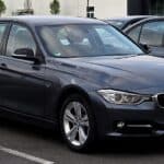 BMW F30 przed liftingiem, widok od przodu – zdjęcie poglądowe